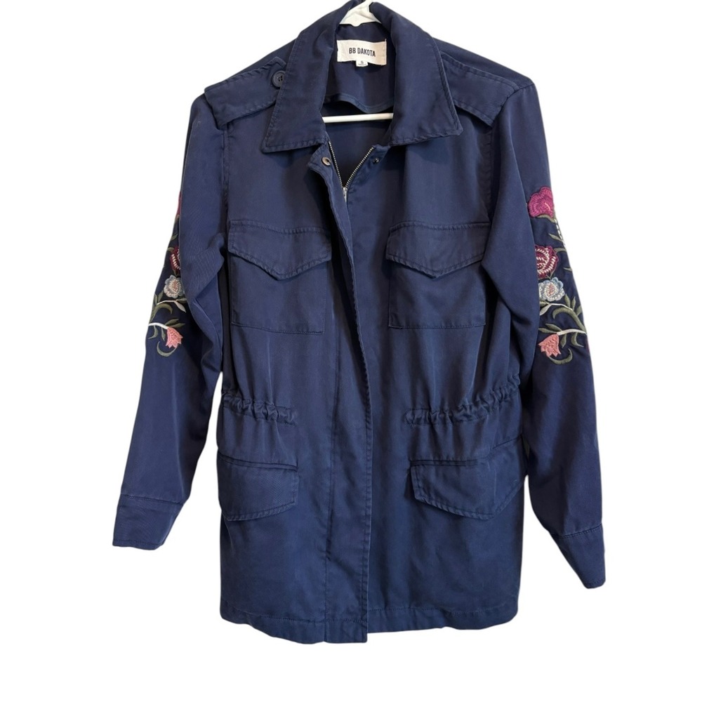 BB Dakota Womens Utility Jacket Embroidered Size Small Navy Blue Floral Tencel